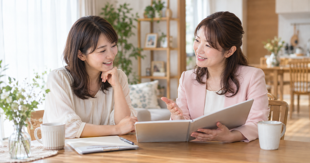 オーネットの婚活アドバイザーに相談する女性