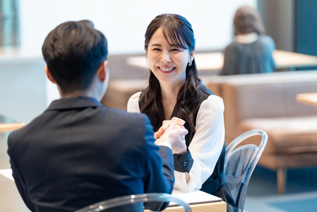 真剣交際に進むためにできることを考える女性