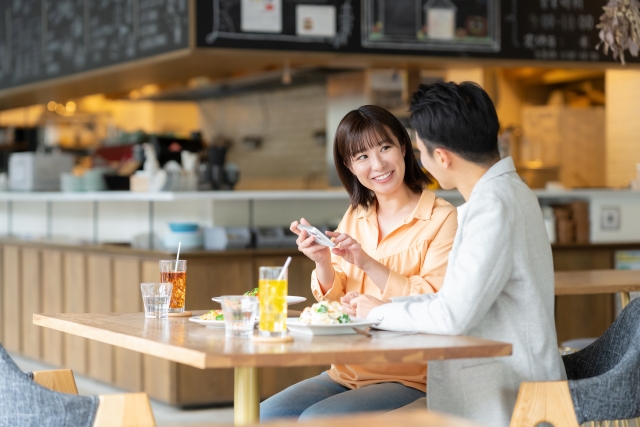 結婚観を確認する女性